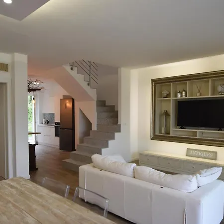 Near Maggiore, Italy Prázdninový dům *