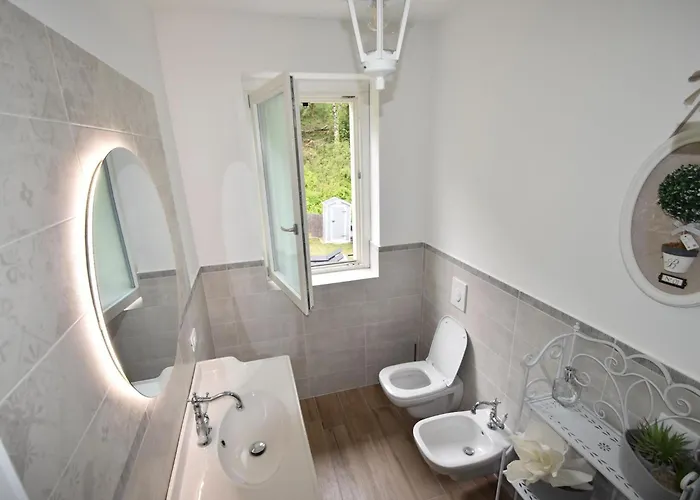 Near Maggiore, Italy Feriehus